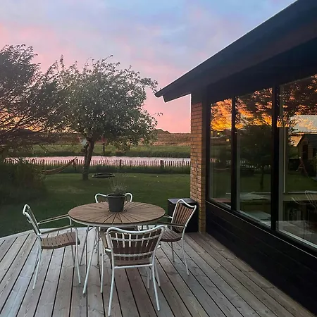 Retro 70s House With Views In *