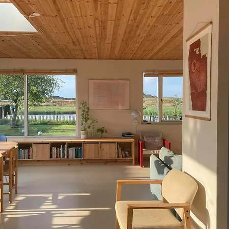 Retro 70s House With Views In Dom wakacyjny *